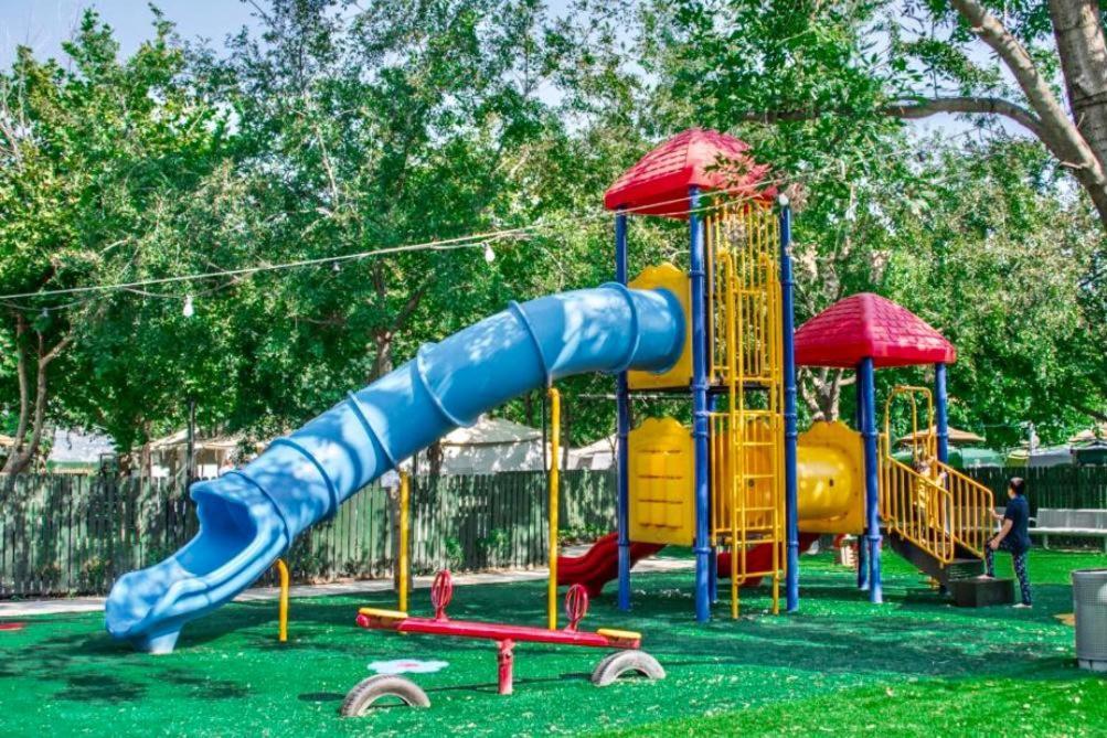 לארח, זה בטבע שלנו * Kfar Blum